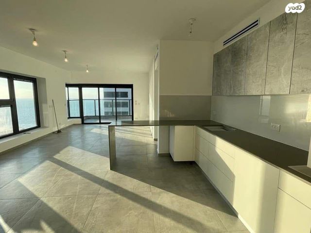 דירה, אריק איינשטיין 1, דרום חדש, פארק הים, בת ים