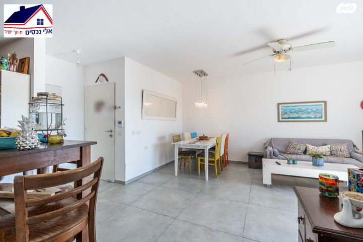 דירה, יקינטון 14, הפרחים, חריש