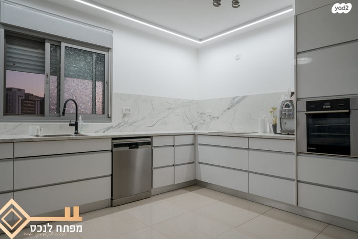 גג/ פנטהאוז, קטיף, נתיבות מערב, נתיבות