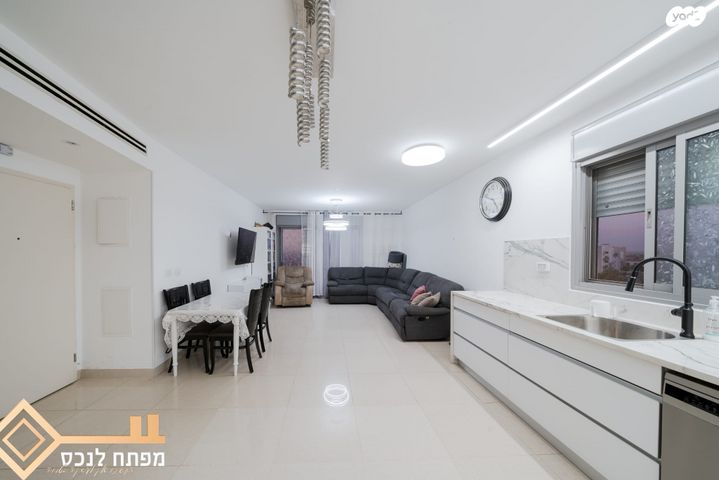 גג/ פנטהאוז, קטיף, נתיבות מערב, נתיבות