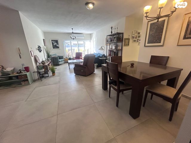 דירה, חומה ומגדל, ראשונים, כפר סבא