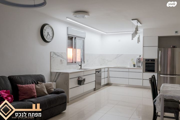 גג/ פנטהאוז, קטיף, נתיבות מערב, נתיבות