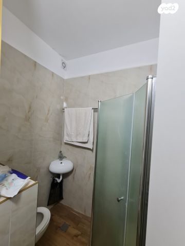 דירת גן, בעל התניא, הפועל המזרחי ג', שיכון ג', בני ברק