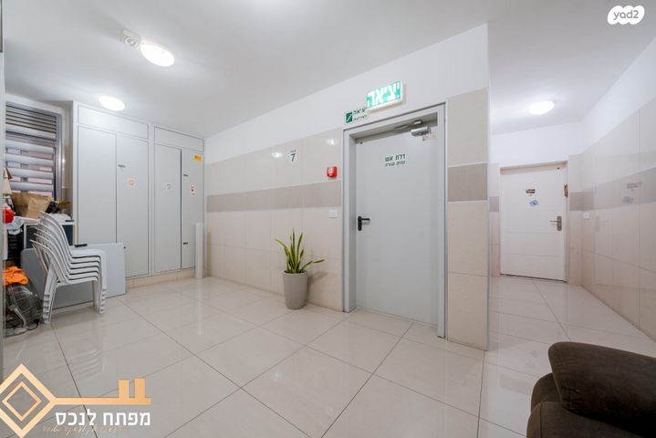 גג/ פנטהאוז, קטיף, נתיבות מערב, נתיבות