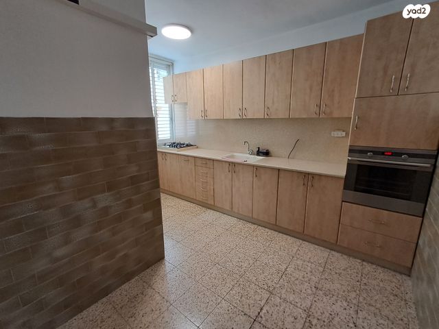 דירה, י"א באדר, נאות רחל, חולון