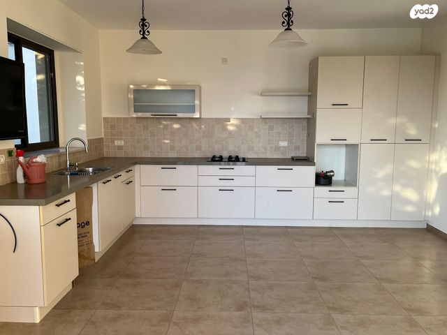 בית פרטי/ קוטג', צורית