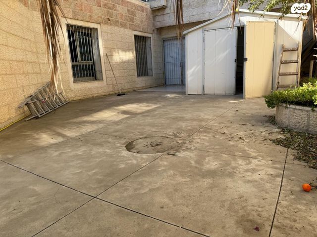 דירת גן, אברהם פררה, הולילנד, ירושלים