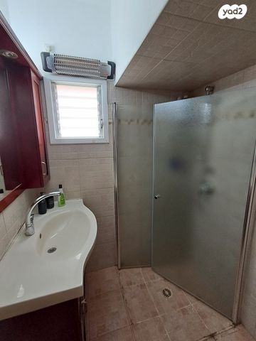 דירה, י"א באדר, נאות רחל, חולון