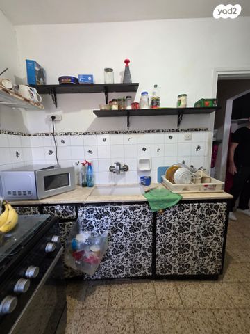 דירה, משה שפירא, קרית ים