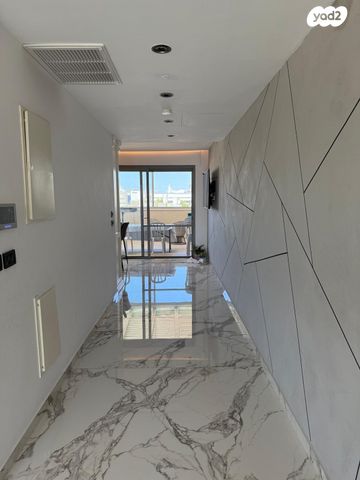 גג/ פנטהאוז, מכללת תל אביב יפו, דקר, תל אביב יפו