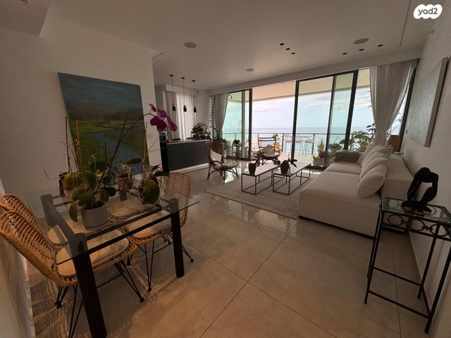 דירה, גבעת אולגה, חדרה