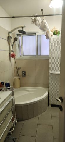 דירת גן, מעלה אדומים