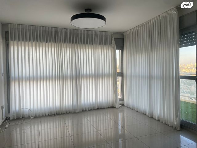 דירה, אברהם פררה, הולילנד, ירושלים