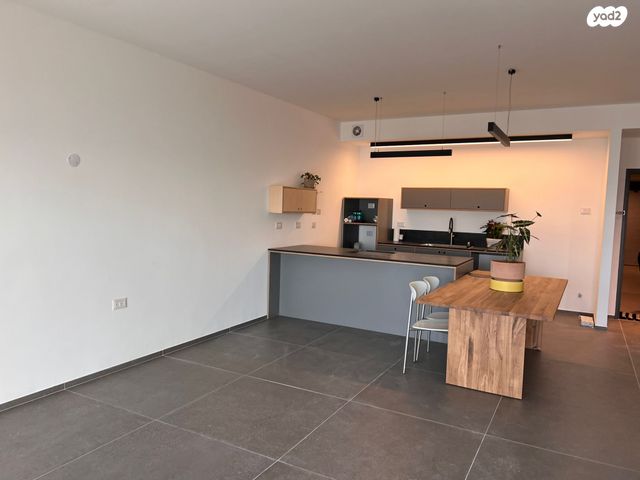 דירה, אמנון ליפקין שחק, נוף הטיילת, נתניה