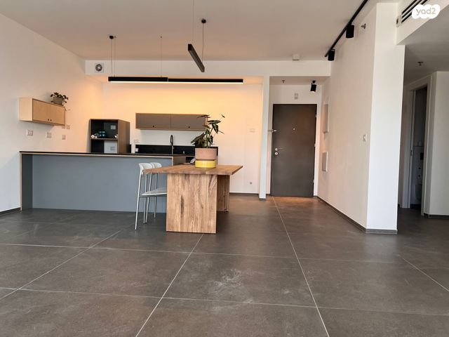 דירה, אמנון ליפקין שחק, נוף הטיילת, נתניה