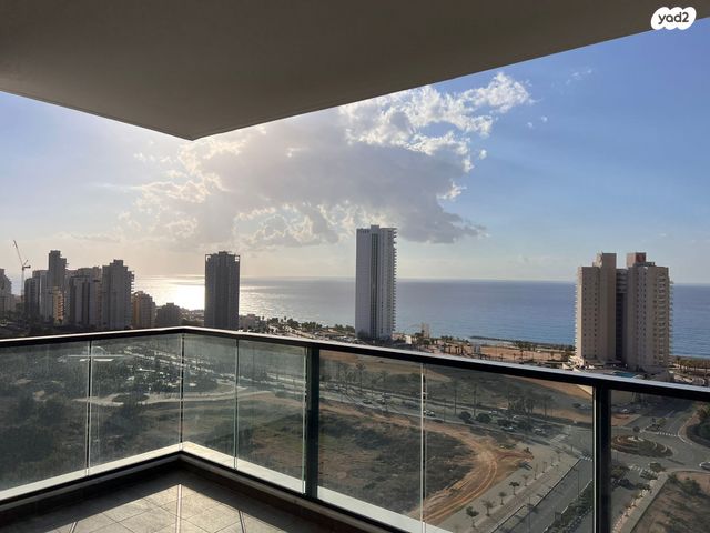 דירה, אמנון ליפקין שחק, נוף הטיילת, נתניה