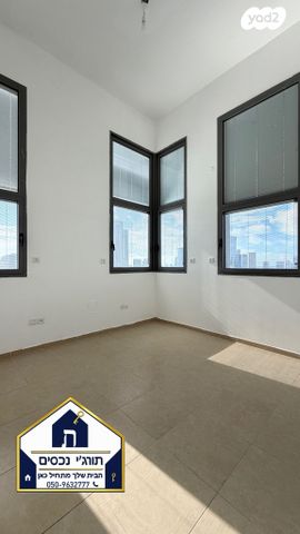 גג/ פנטהאוז, דרך זאב ז'בוטינסקי 57, שכונת גפן, רמת גן