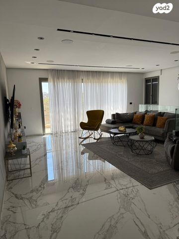 גג/ פנטהאוז, מכללת תל אביב יפו, דקר, תל אביב יפו