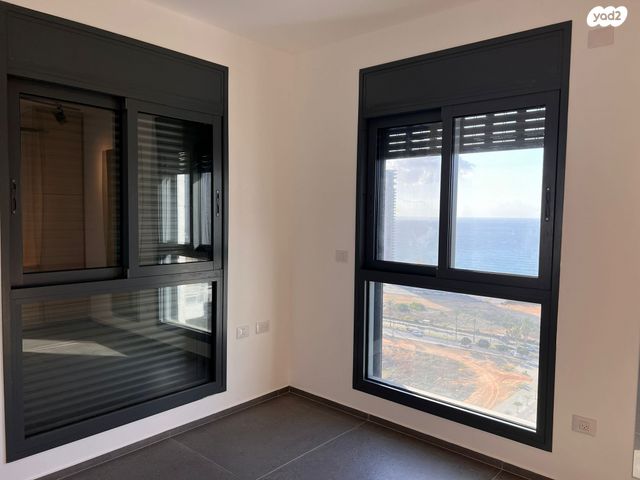 דירה, אמנון ליפקין שחק, נוף הטיילת, נתניה