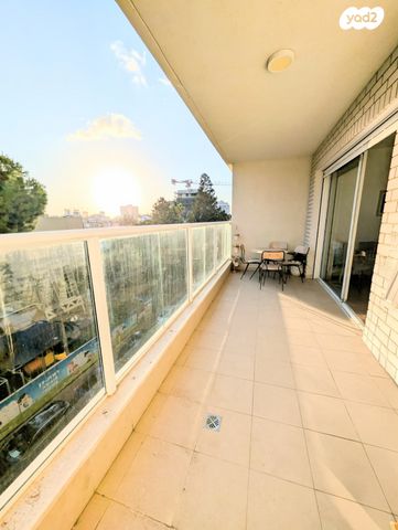 דירה, איינשטיין, אזור הבילויים, רמת גן