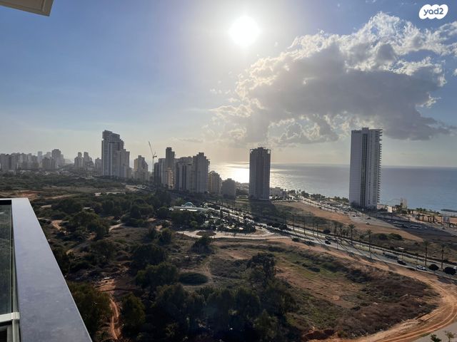 דירה, אמנון ליפקין שחק, נוף הטיילת, נתניה