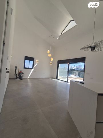 גג/ פנטהאוז, יוסי בנאי, גבעת זמר, חיפה