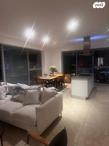 ניסים אלוני 