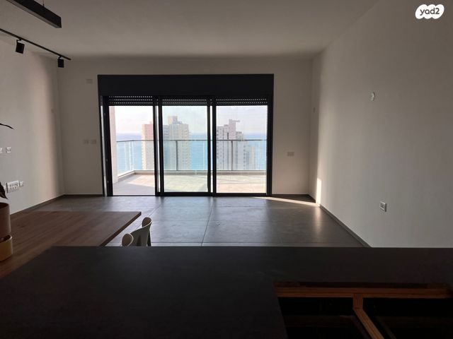 דירה, אמנון ליפקין שחק, נוף הטיילת, נתניה