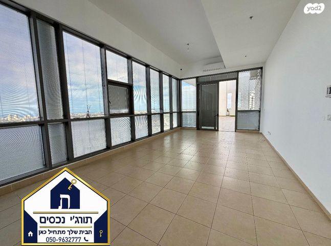 גג/ פנטהאוז, דרך זאב ז'בוטינסקי 57, שכונת גפן, רמת גן