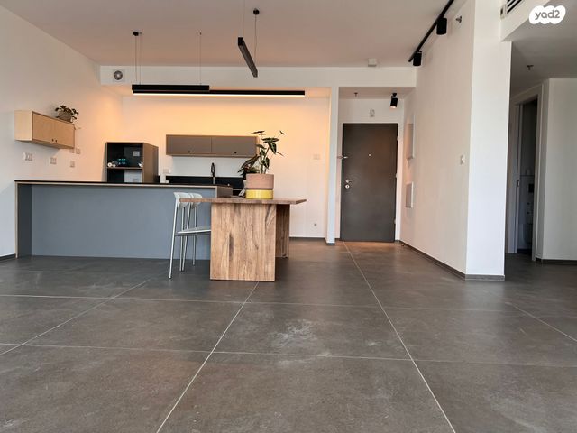 דירה, אמנון ליפקין שחק, נוף הטיילת, נתניה