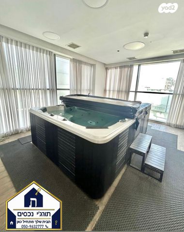 גג/ פנטהאוז, דרך זאב ז'בוטינסקי 57, שכונת גפן, רמת גן