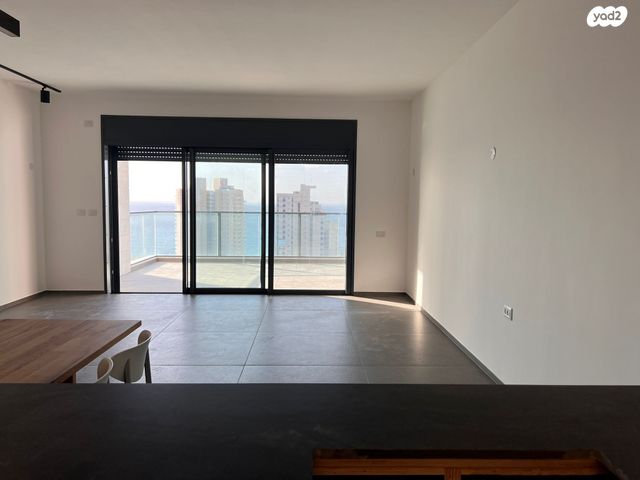 דירה, אמנון ליפקין שחק, נוף הטיילת, נתניה