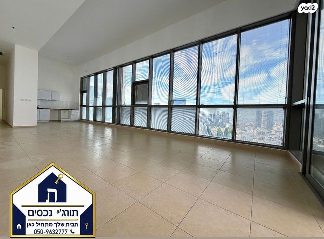 גג/ פנטהאוז, דרך זאב ז'בוטינסקי 57, שכונת גפן, רמת גן