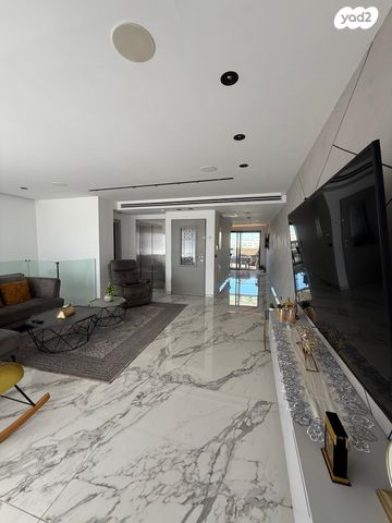 גג/ פנטהאוז, מכללת תל אביב יפו, דקר, תל אביב יפו