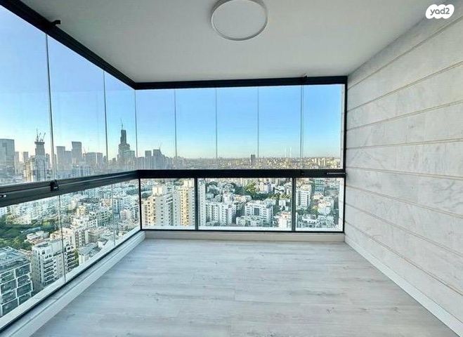 דירה, ניסים אלוני, צמרות איילון, פארק צמרת, תל אביב יפו