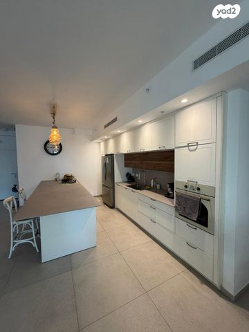 דירה, אמנון ליפקין שחק, נוף הטיילת, נתניה