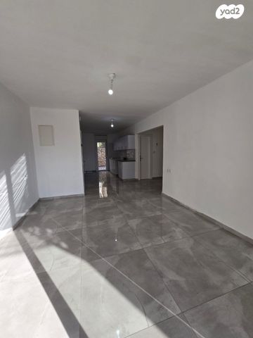 דירת גן, הנחלים, מעלה אדומים