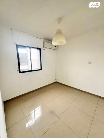 דירה, שדרות ורבורג 82, חיפה