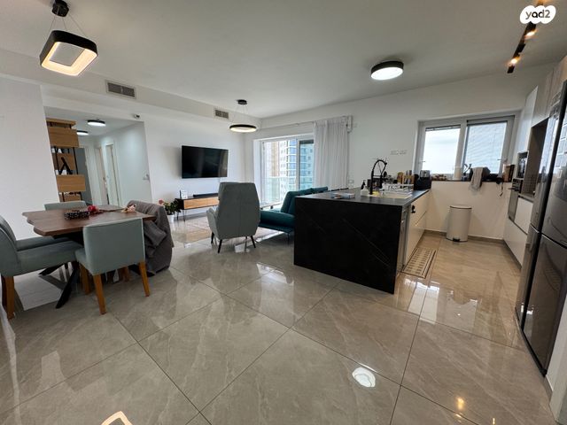 דירה, גבעת אולגה, חדרה