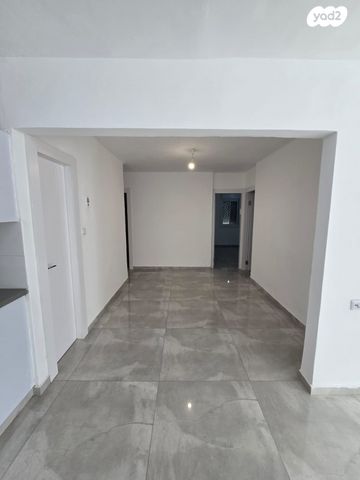 דירת גן, הנחלים, מעלה אדומים