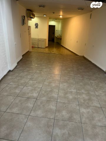 חנויות/ שטח מסחרי