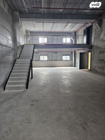 מחסנים, פתח תקווה