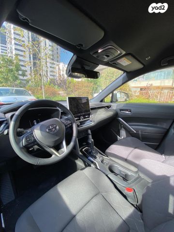 טויוטה קורולה קרוס