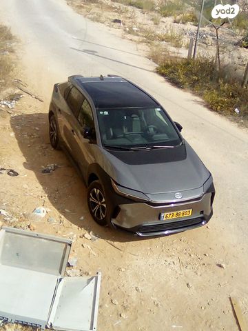 מודעת רכב טויוטה bZ4X