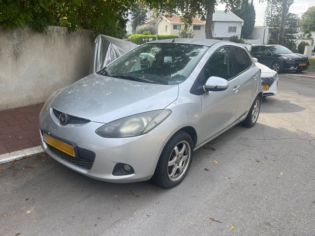 מודעת רכב מאזדה 2