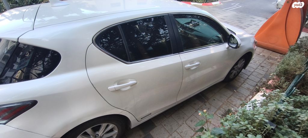 מודעת רכב לקסוס CT