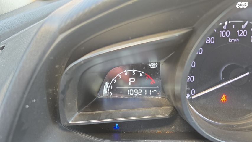 מודעת רכב מאזדה 2