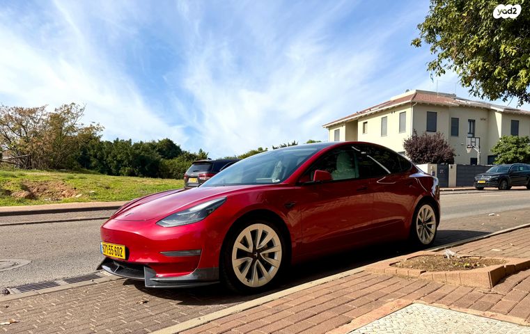 מודעת רכב טסלה מודל 3