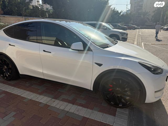 מודעת רכב טסלה מודל Y