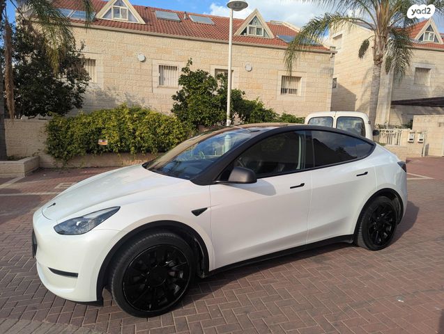 מודעת רכב טסלה מודל Y